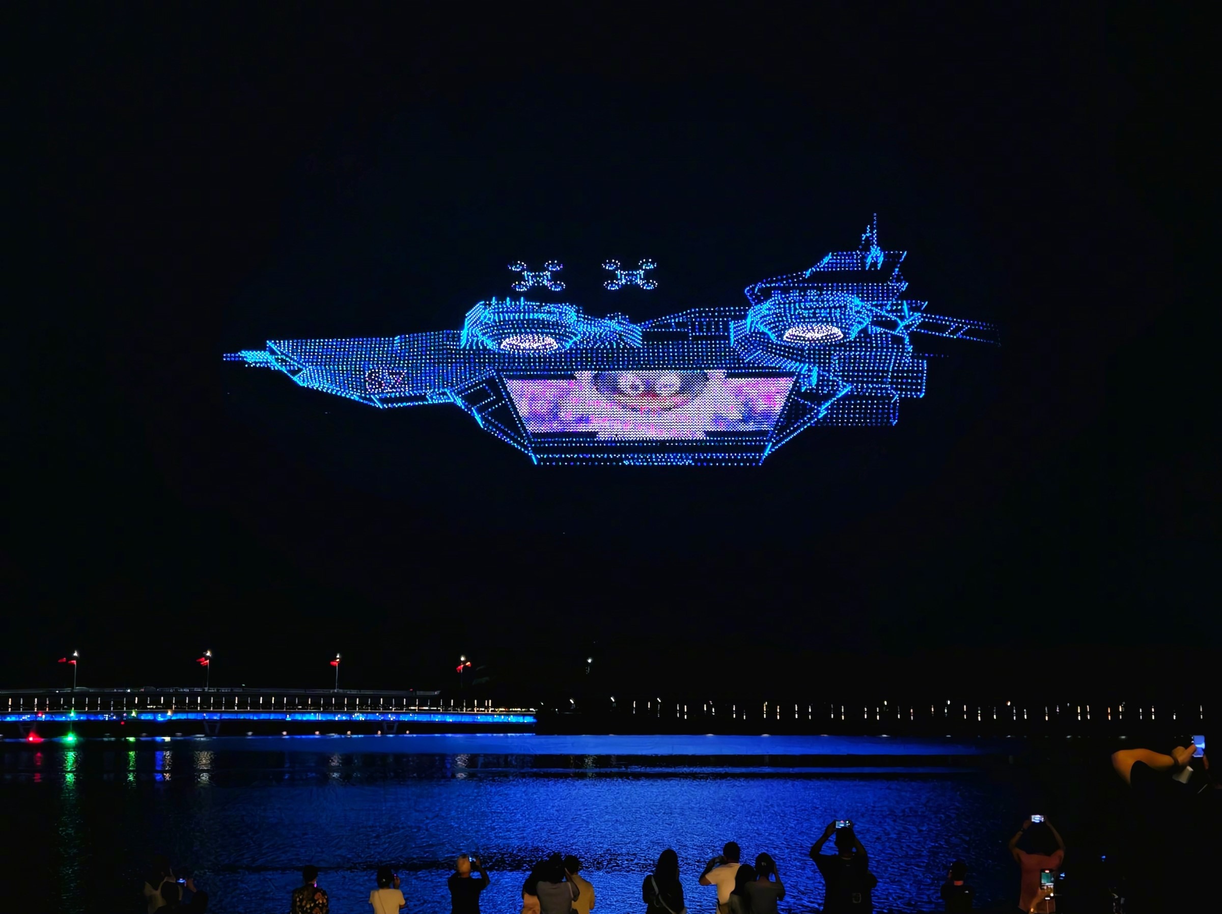 UAV TRÌNH DIỄN ÁNH SÁNG