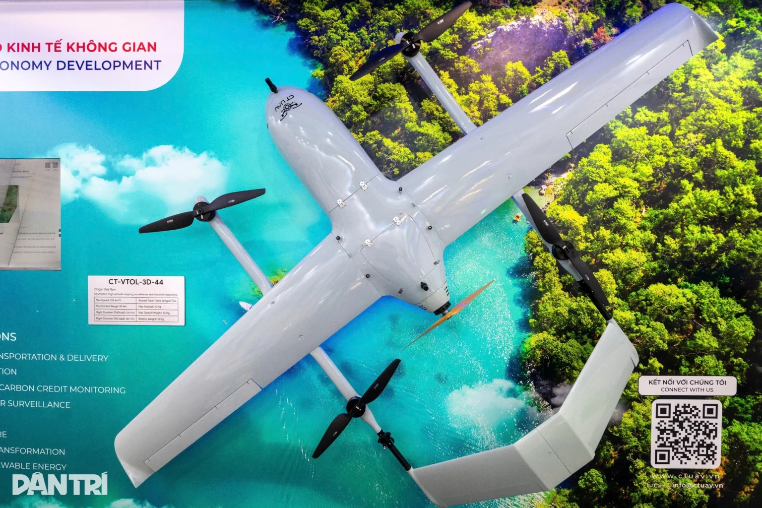 LOẠT ROBOT, UAV TUẦN TRA “MAKE IN VIETNAM” GÂY CHÚ Ý Ở HÒA LẠC