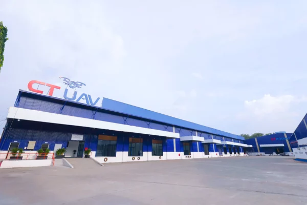 CT UAV – SỐC VỚI NHÀ MÁY ĐÚC COMPOSITE TỰ TIẾN HÓA