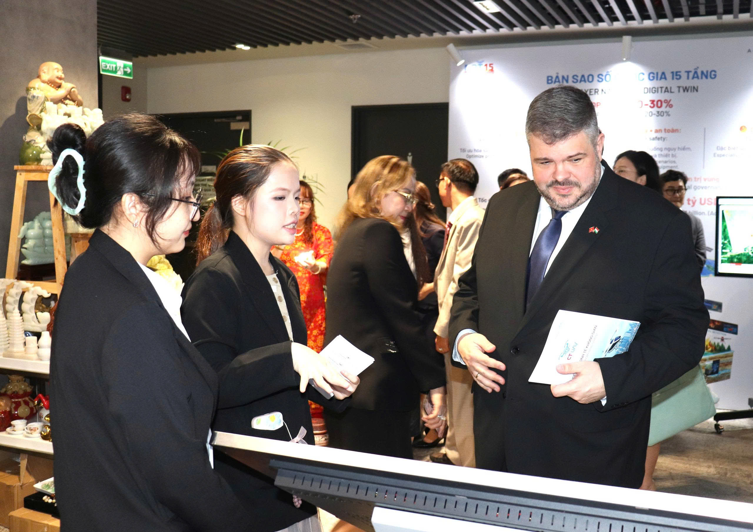 GIAN HÀNG CÔNG NGHỆ NDT 15 VÀ CT UAV – ĐIỂM NHẤN NỔI BẬT TẠI CHƯƠNG TRÌNH “GẶP GỠ HỮU NGHỊ” VÀ CHÀO NĂM MỚI 2026